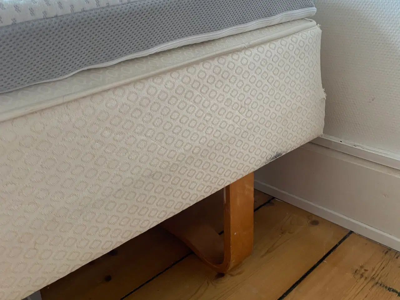 Billede 4 - Gratis 140 seng med memory foam topmadras