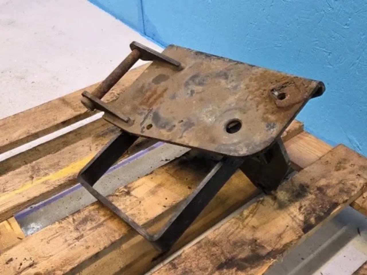 Billede 5 - New Holland TM165 Beslag R.  82018505