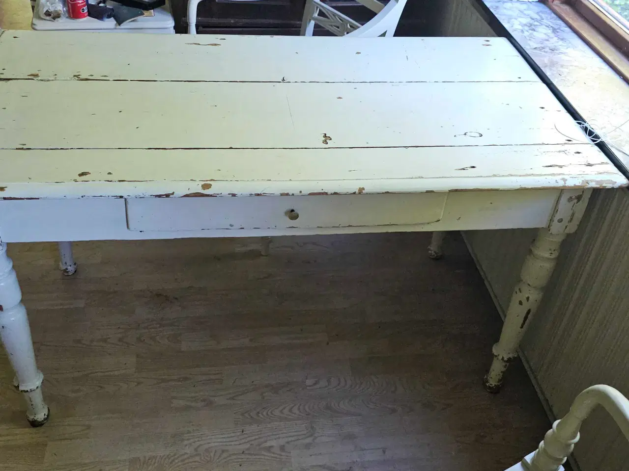 Billede 1 - Spisebord med 5 stole 