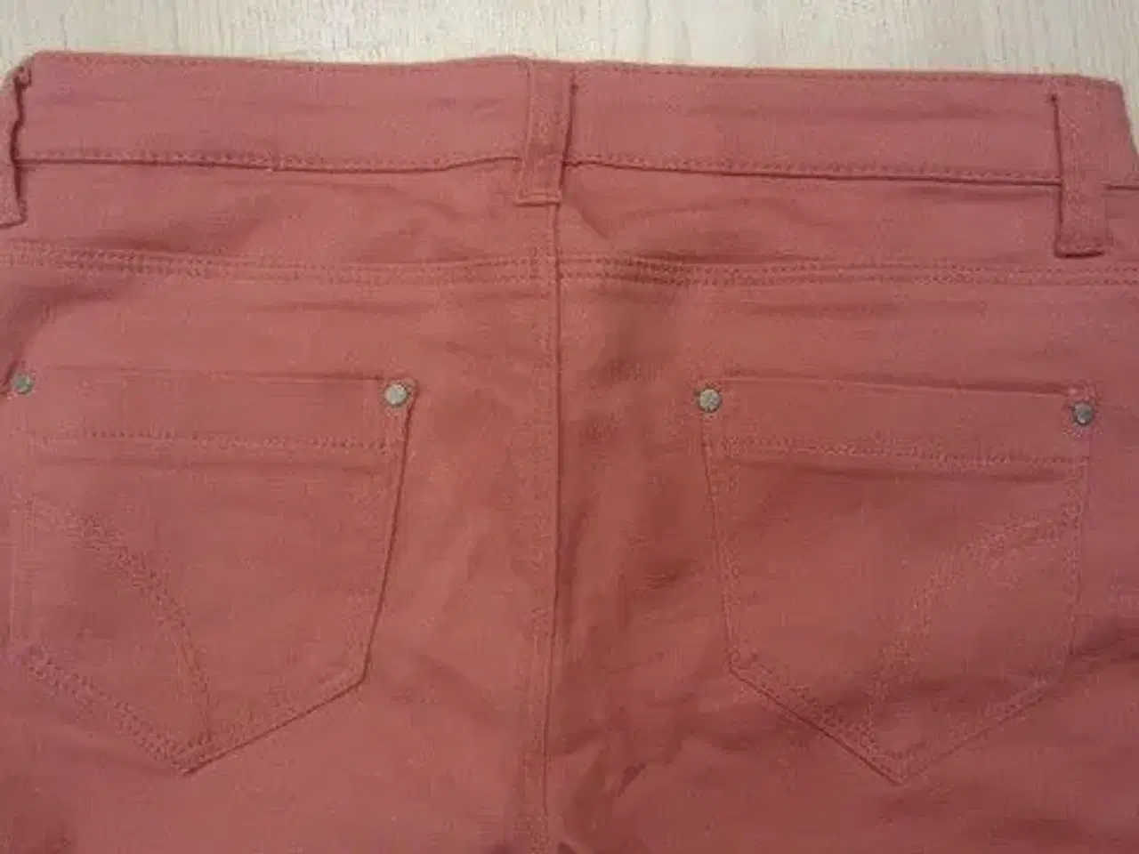 Billede 2 - Str. 38, næsten nye elastiske bukser