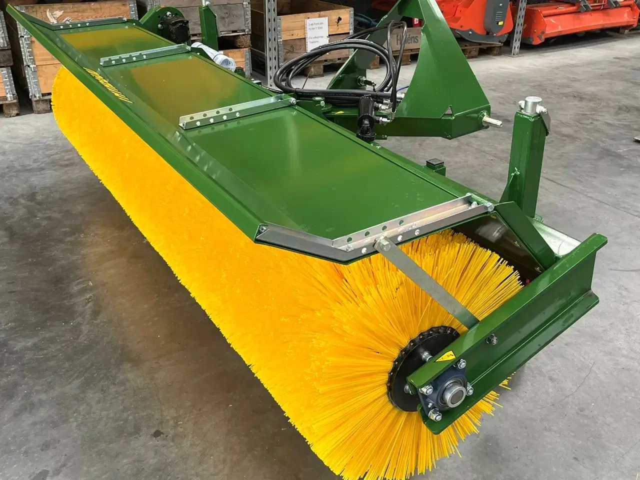 Billede 3 - Thyregod TK 2800 med nylon børster og hydraulisk sving. brede 2800 og feje brede 2500