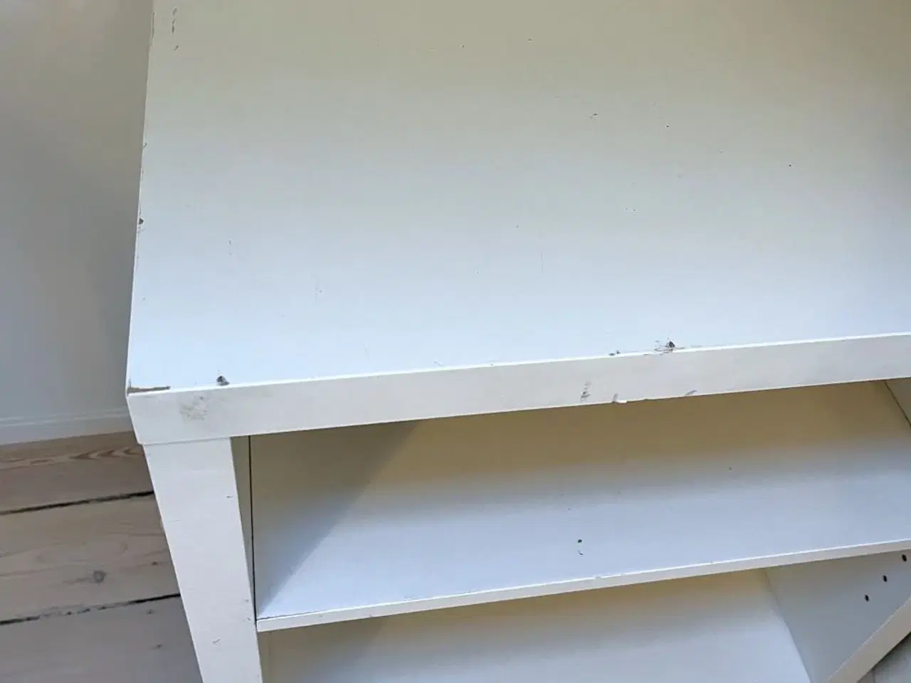 Billede 3 - Lille reol / sengebord / opbevaringsmøbel