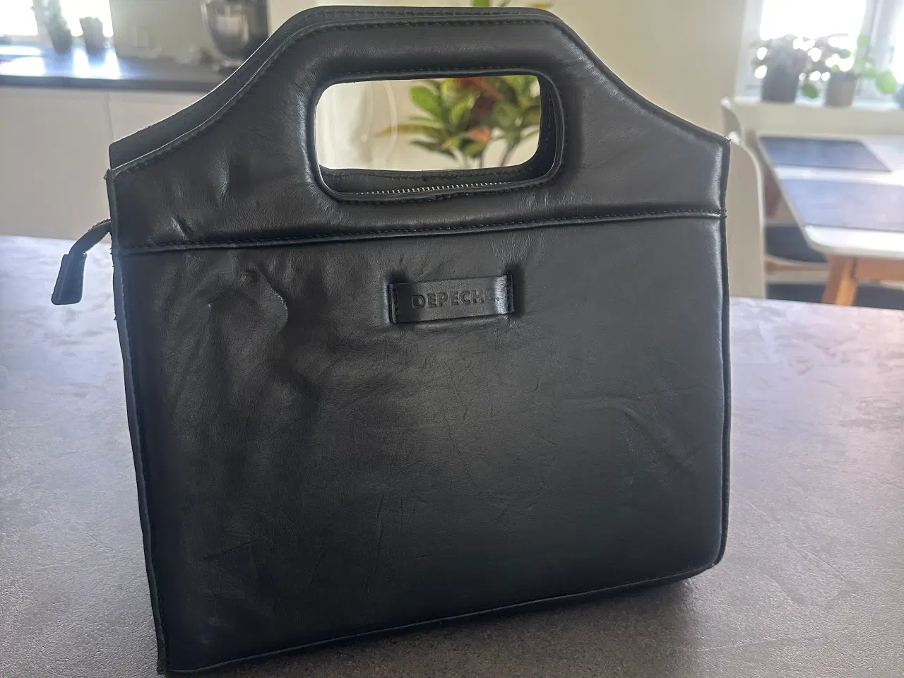 Billede 2 - Depeche Cross-over taske sælges