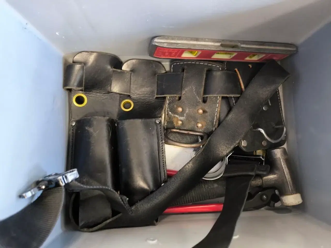 Billede 2 - Kasse m. sikringsgrej samt div.