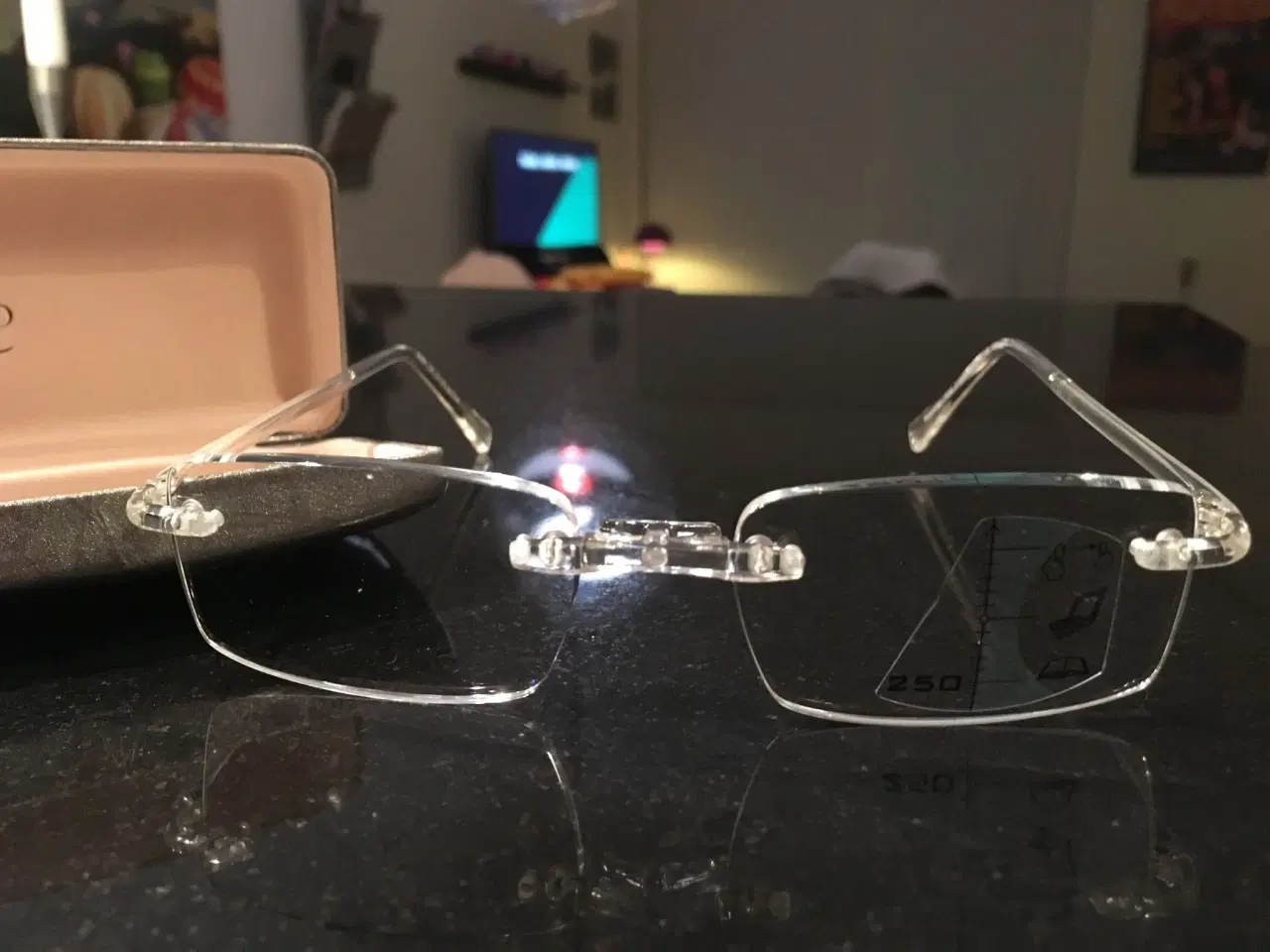 Billede 2 - Læsebriller med etui