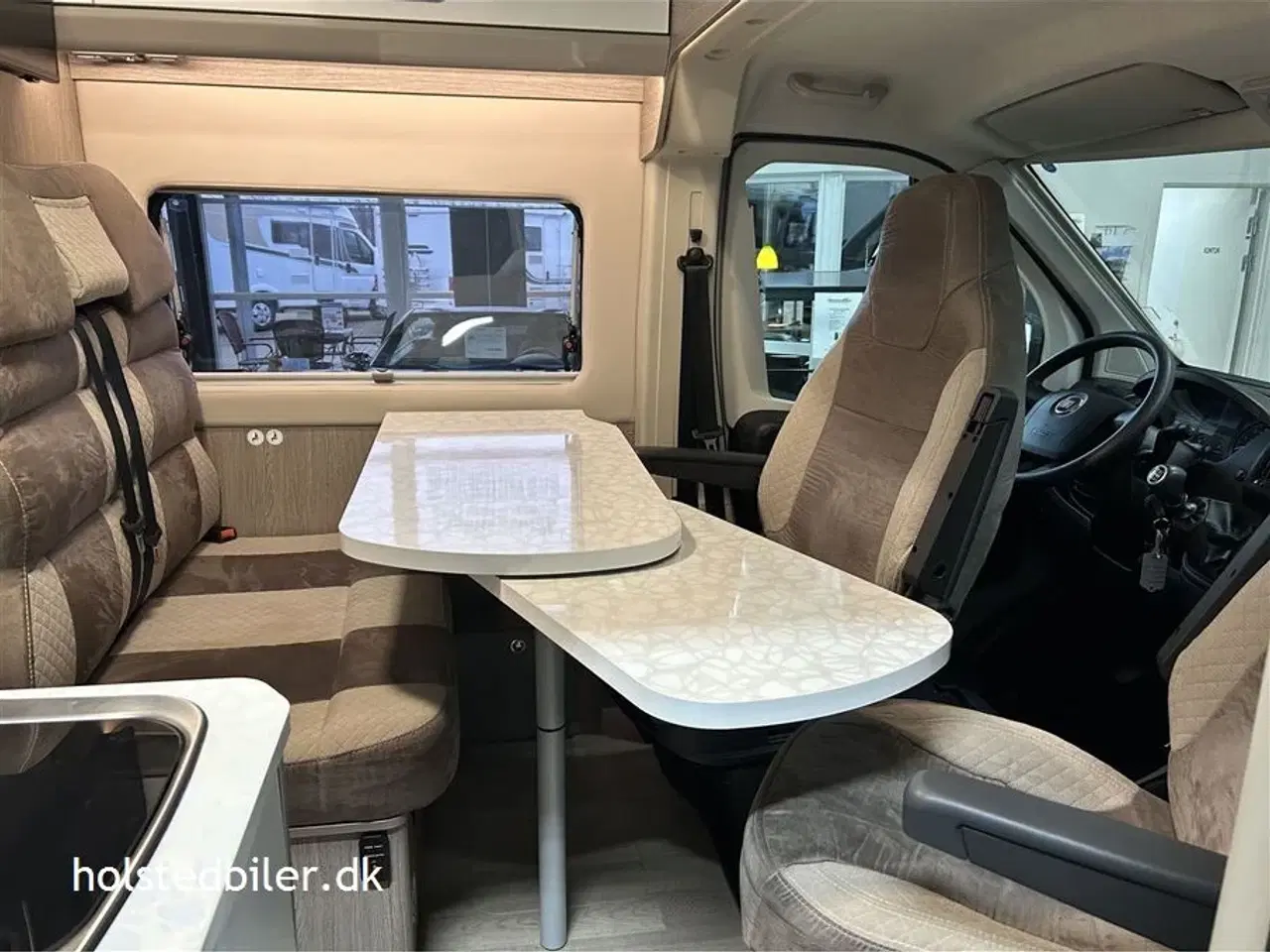 Billede 9 - 2019 - Chausson Twist V697   2 senge og udstyr