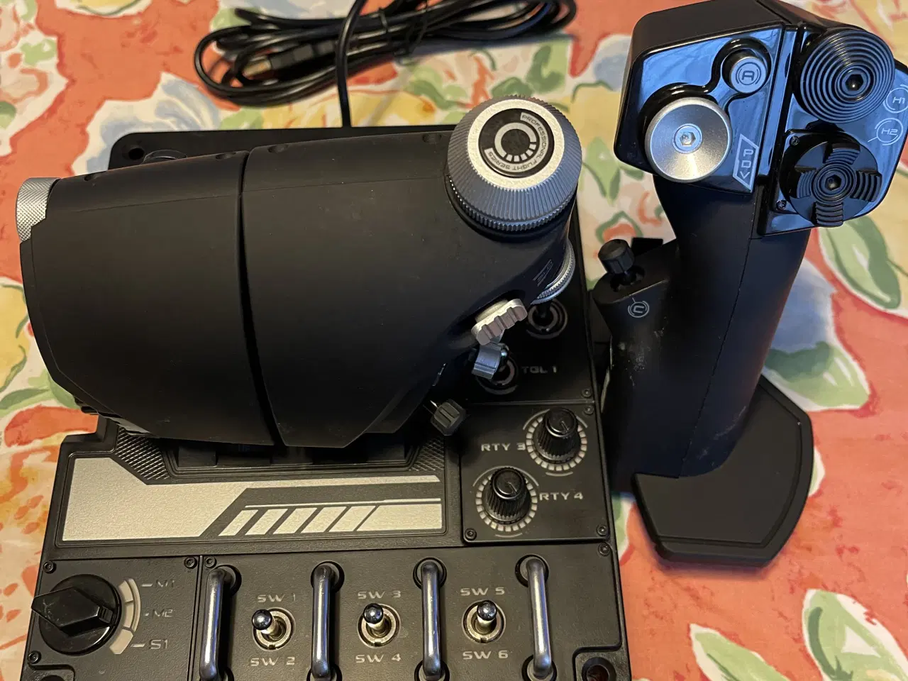 Billede 1 - Joystick til flysimulator, næsten ny