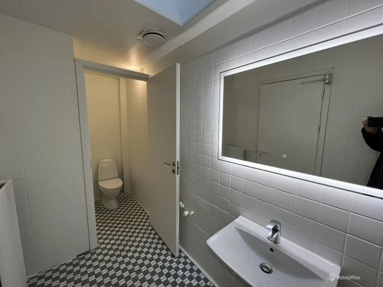 Billede 14 - Nyrenoverede erhvervslokaler midt i Grindsted