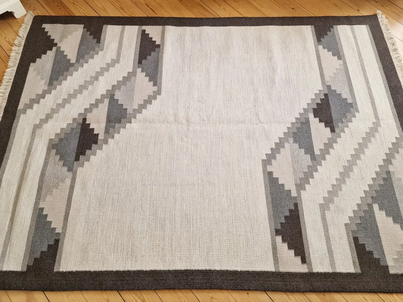 Billede 3 - Lækkert stort röllakan-tæppe.