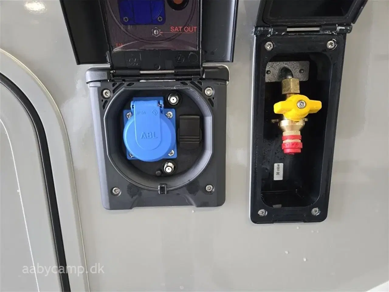 Billede 24 - 2026 - Euramobil Integra Line GT 726 EF   MERCEDES FØRE ASSISTENTER.  MERCEDES AL-KO. UDVENDIG GAS. UDVENDIG BRUSER. LITHIUM BATTERI. ALDE CENTRALVARME.