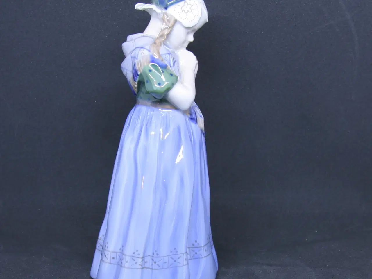 Billede 2 - Royal Copenhagen Porcelænsfigur Bornholmerpige 