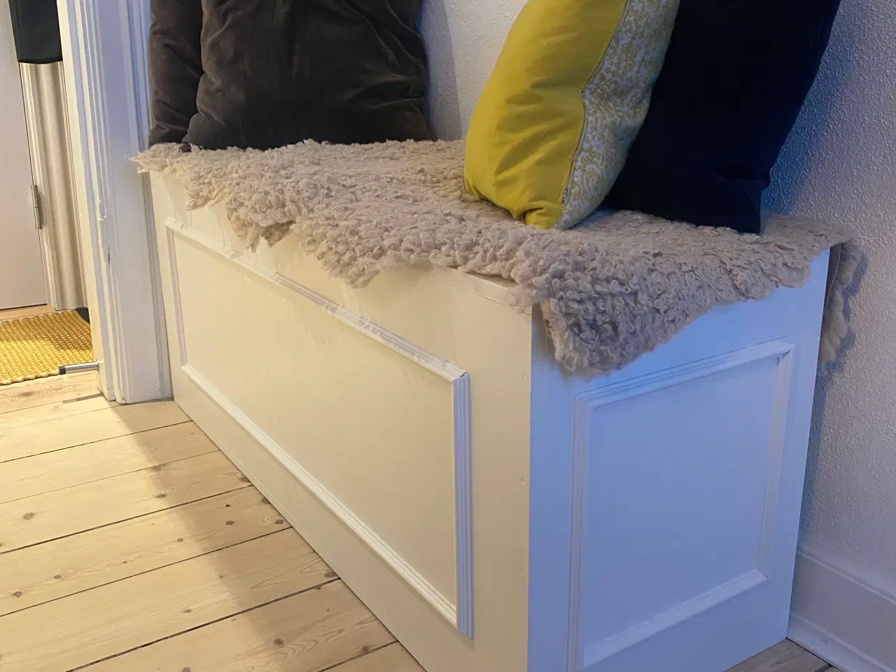 Billede 2 - Snedkerbænk m. opbevaringsrum