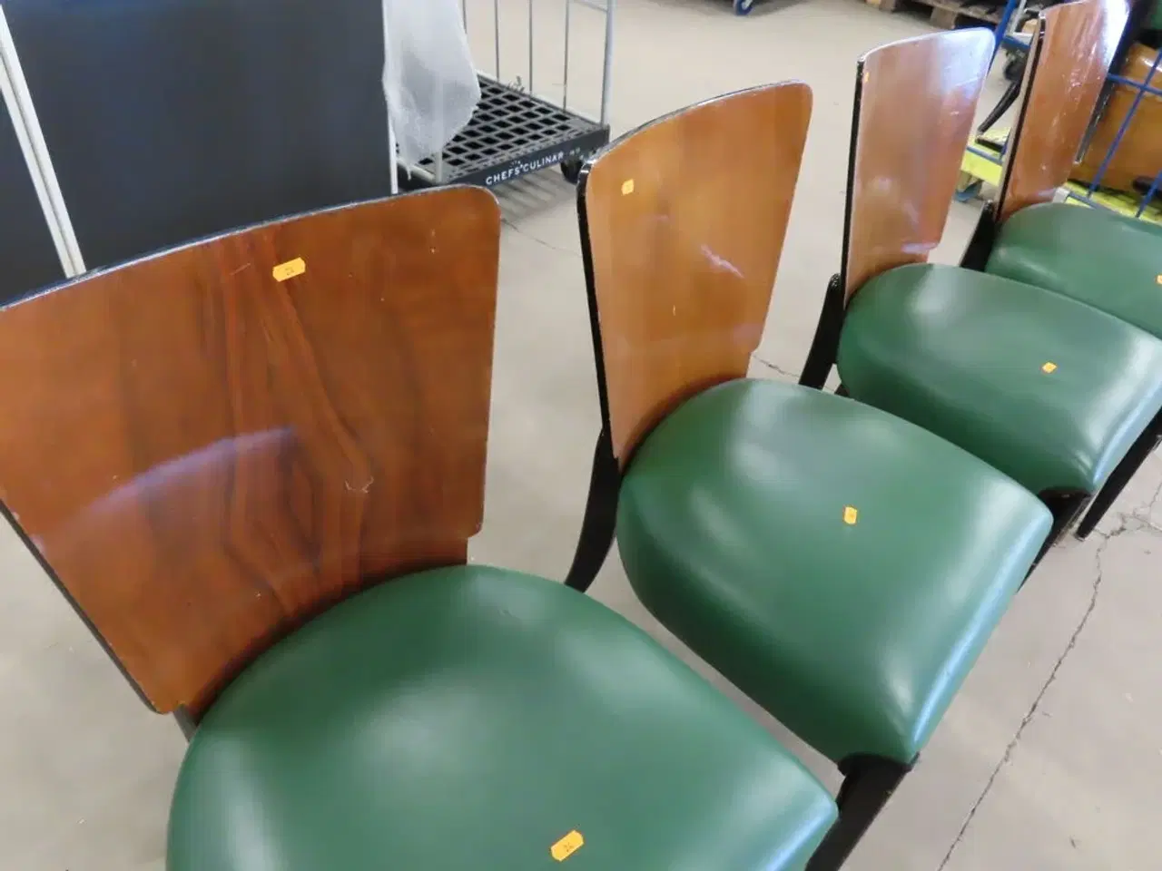 Billede 3 - 4 stk. Stole med træryg og grøn læder