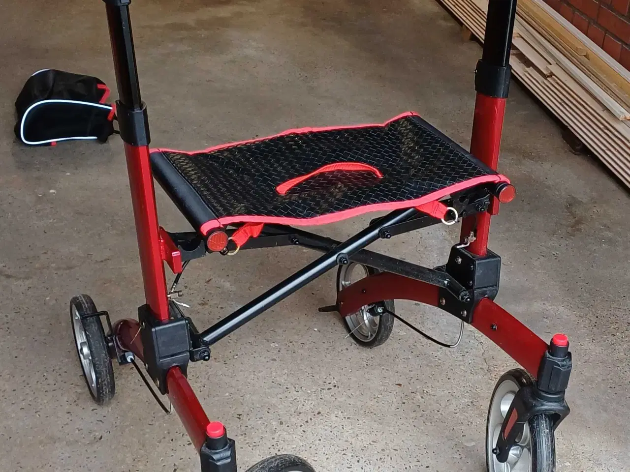 Billede 1 - Fin næsten ny rolator