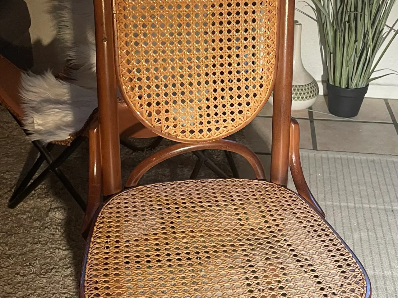 Billede 1 - 4 spisestole i flet. Samlet pris  1.200 Thonet