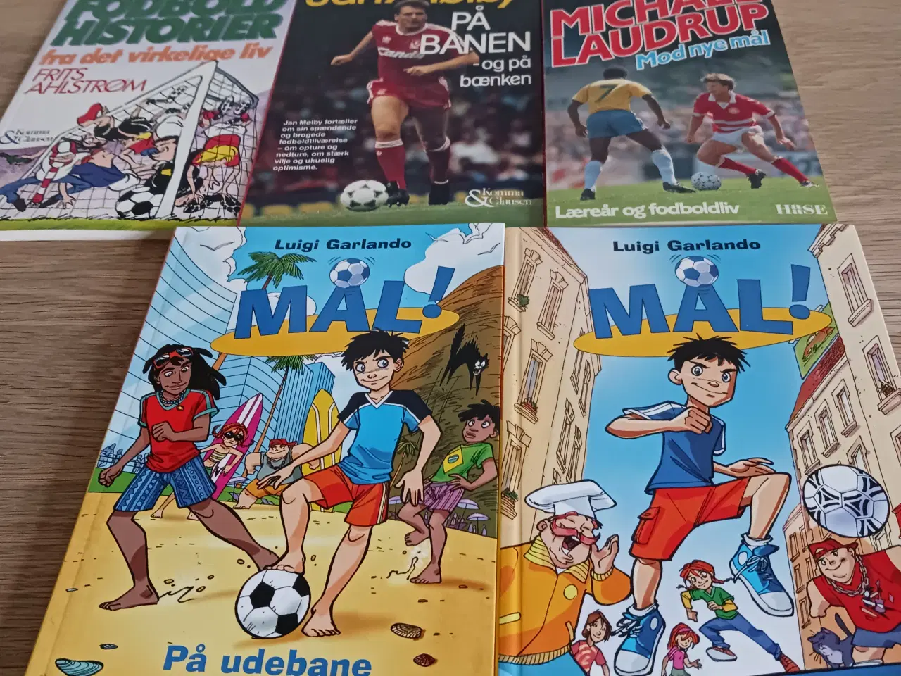 Billede 1 - Fodbold-bøger, se beskrivelse