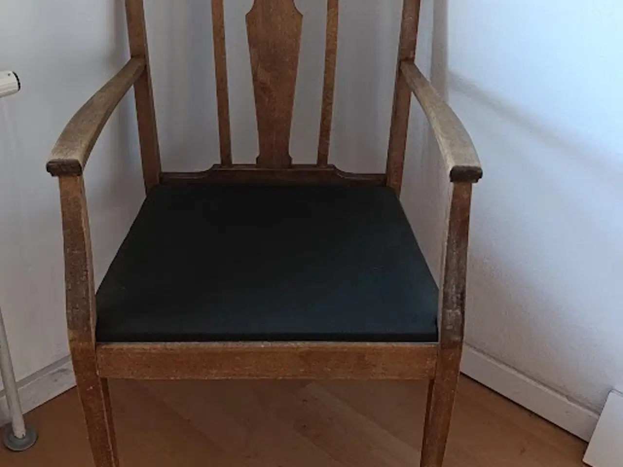 Billede 1 - Antik træstol