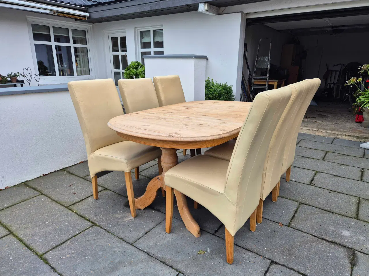 Billede 1 - Spisebord med 6 stole