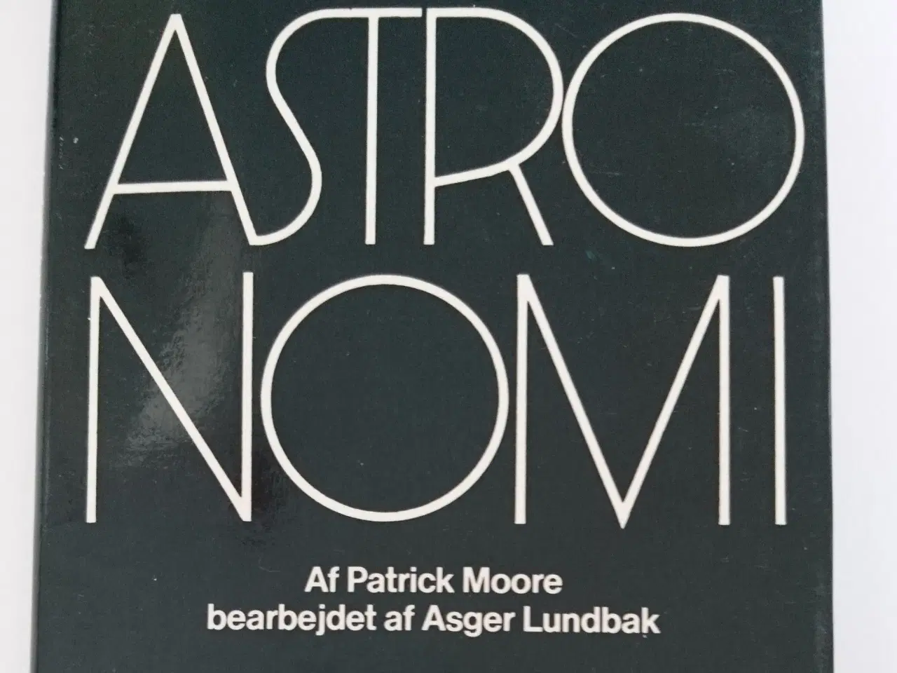 Billede 1 - Astronomi, Patrick Moore. Bearbejdet af Asger Lund
