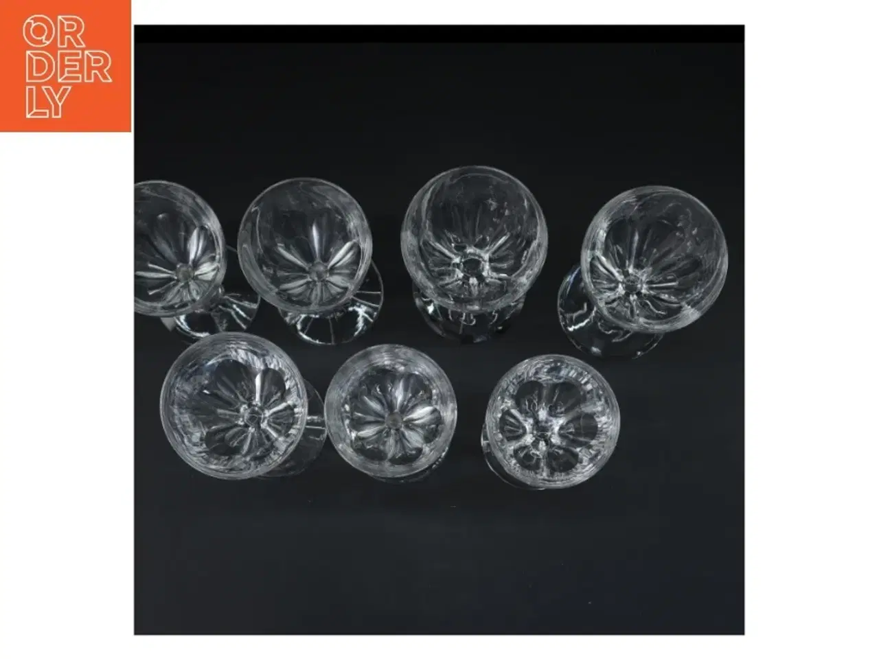 Billede 2 - Sæt af 7 klare vinglas (str. 7 stk Ø 7,5 cm længde 17 cm)