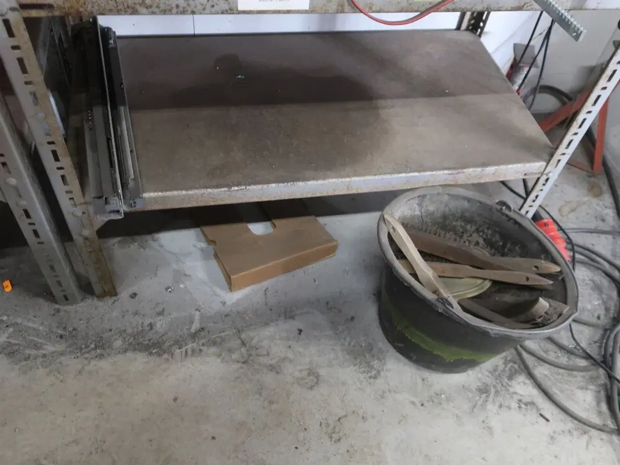 Billede 16 - 3 stk. lagerreoler med div. Værktøj, varelager, batterier m.m.