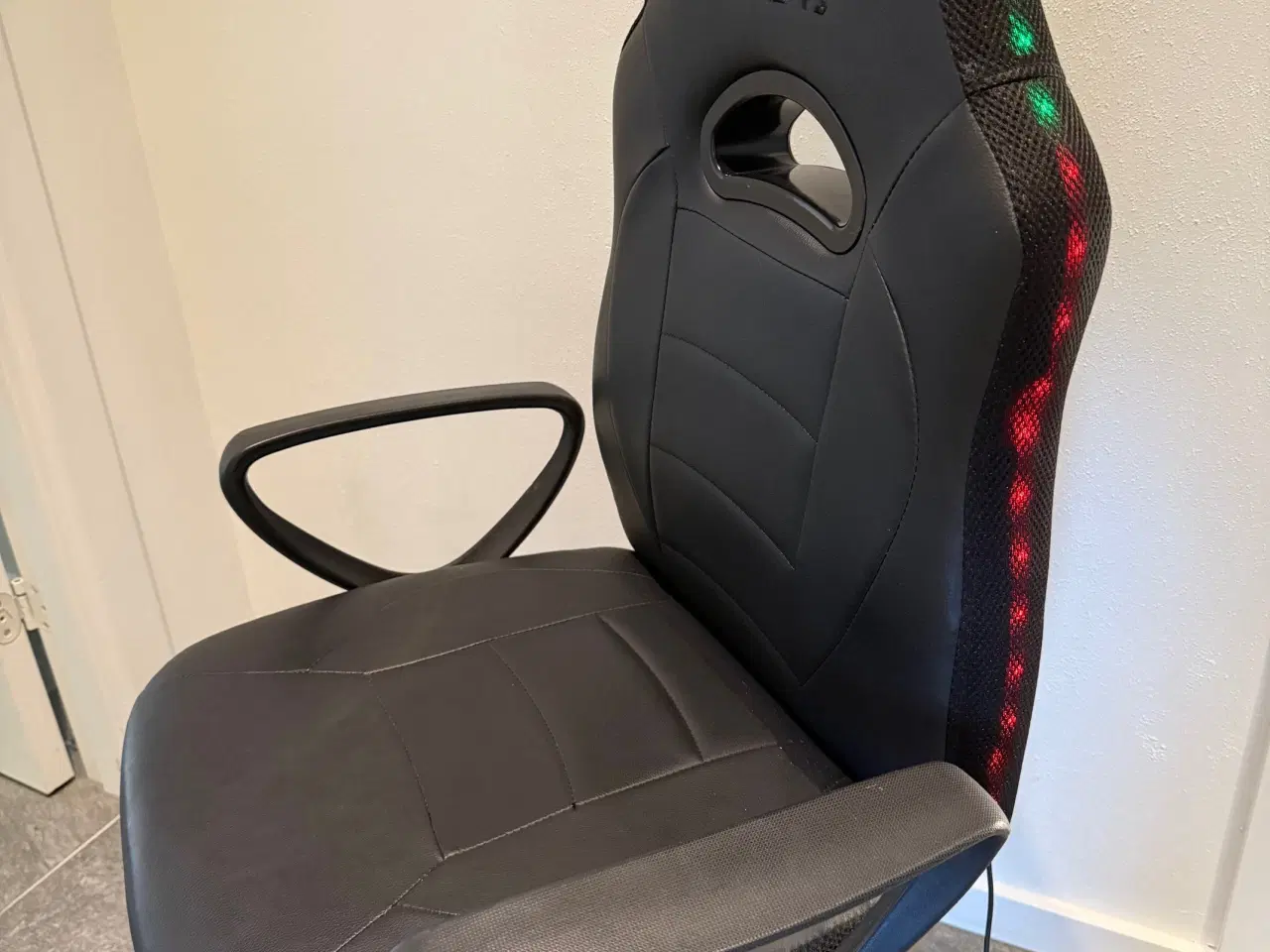 Billede 1 - Gamerstol junior med LED lys - sort PVC læder