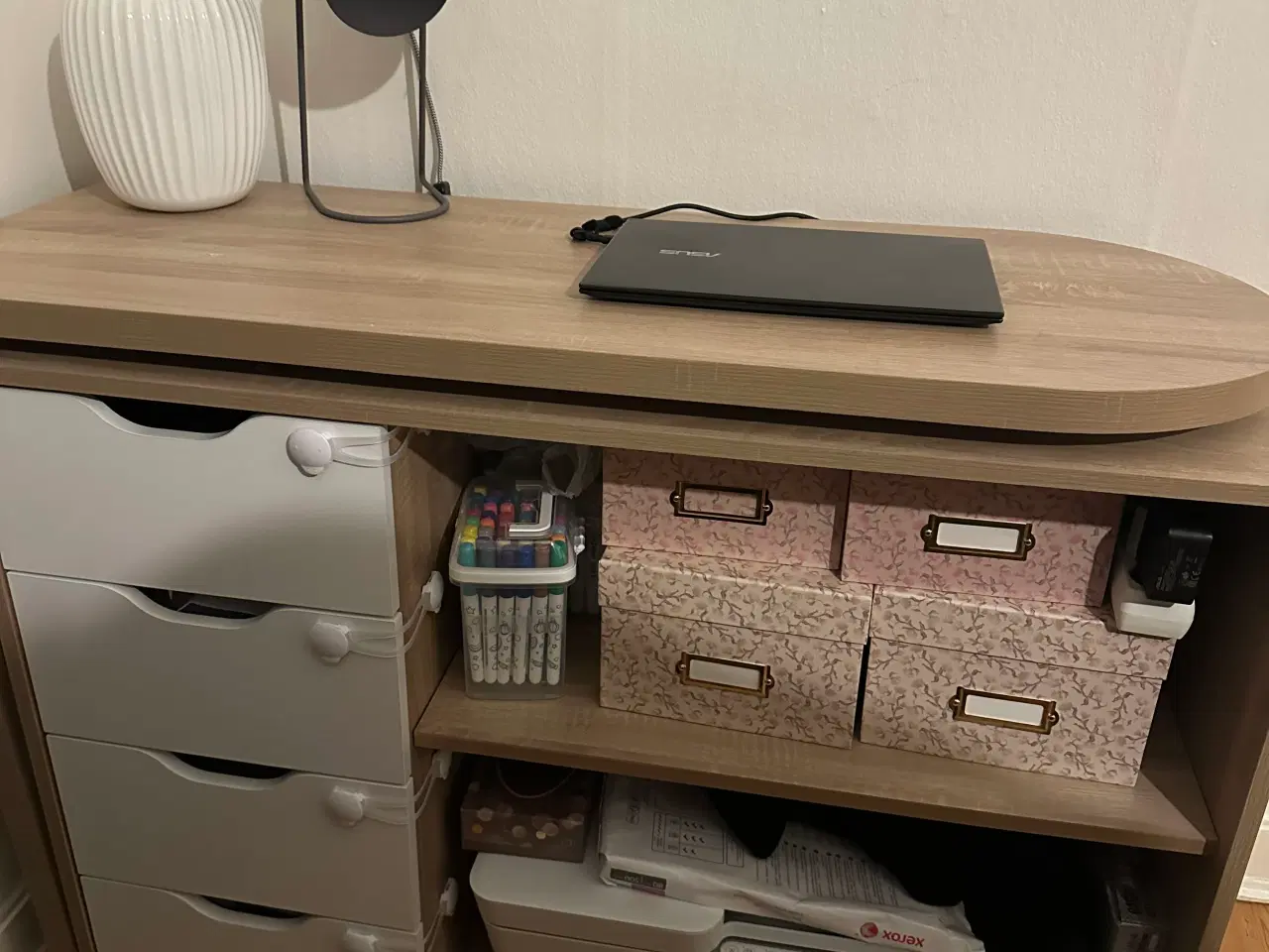 Billede 1 - Justerbart skrivebord fra jysk