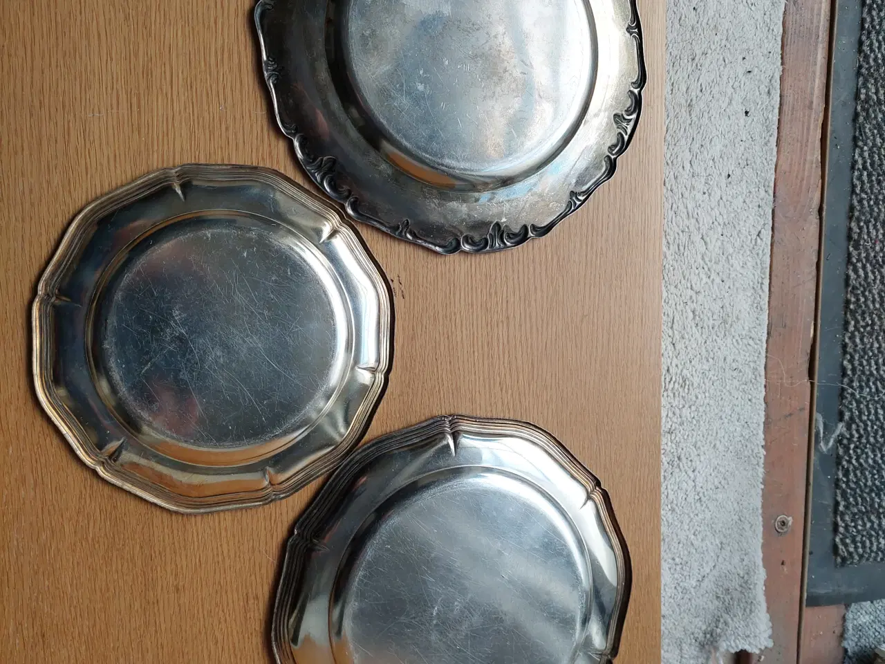 Billede 2 - fad forskellige - sølvfarve metal fad