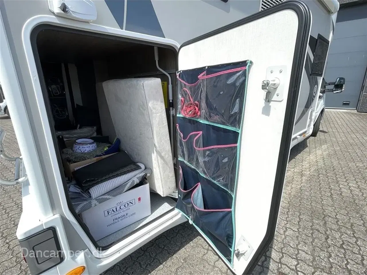 Billede 33 - 2020 - Chausson Titanium 640   Kommissionsbil. Lounge siddegruppe , Dobbeltseng, Populær model , 170Hk, 6-trins automatgear, solcelle, inverter 1500W