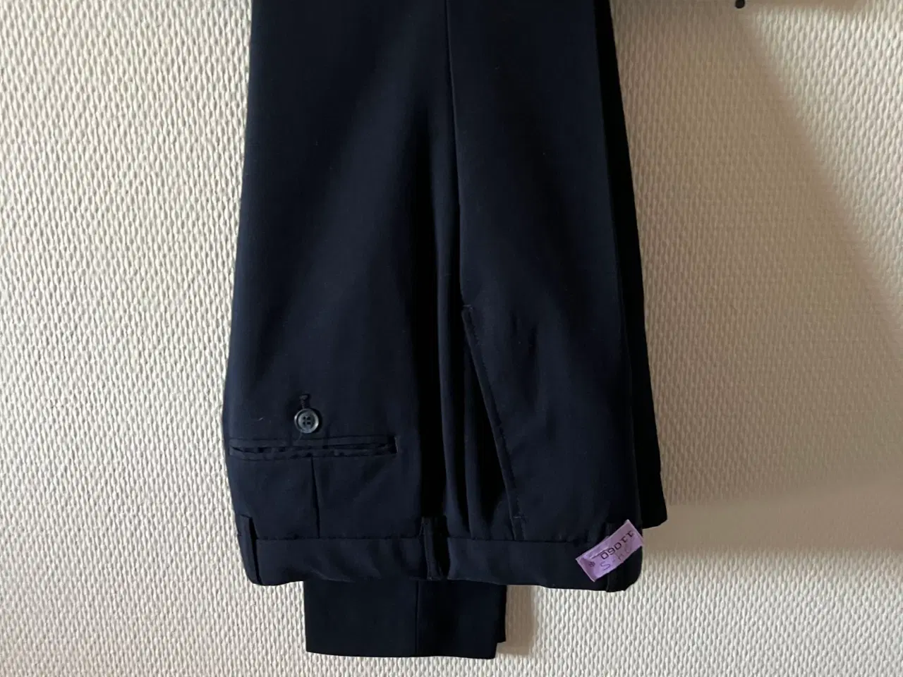 Billede 2 - Jakkesæt fra Nielsen str. 8 år