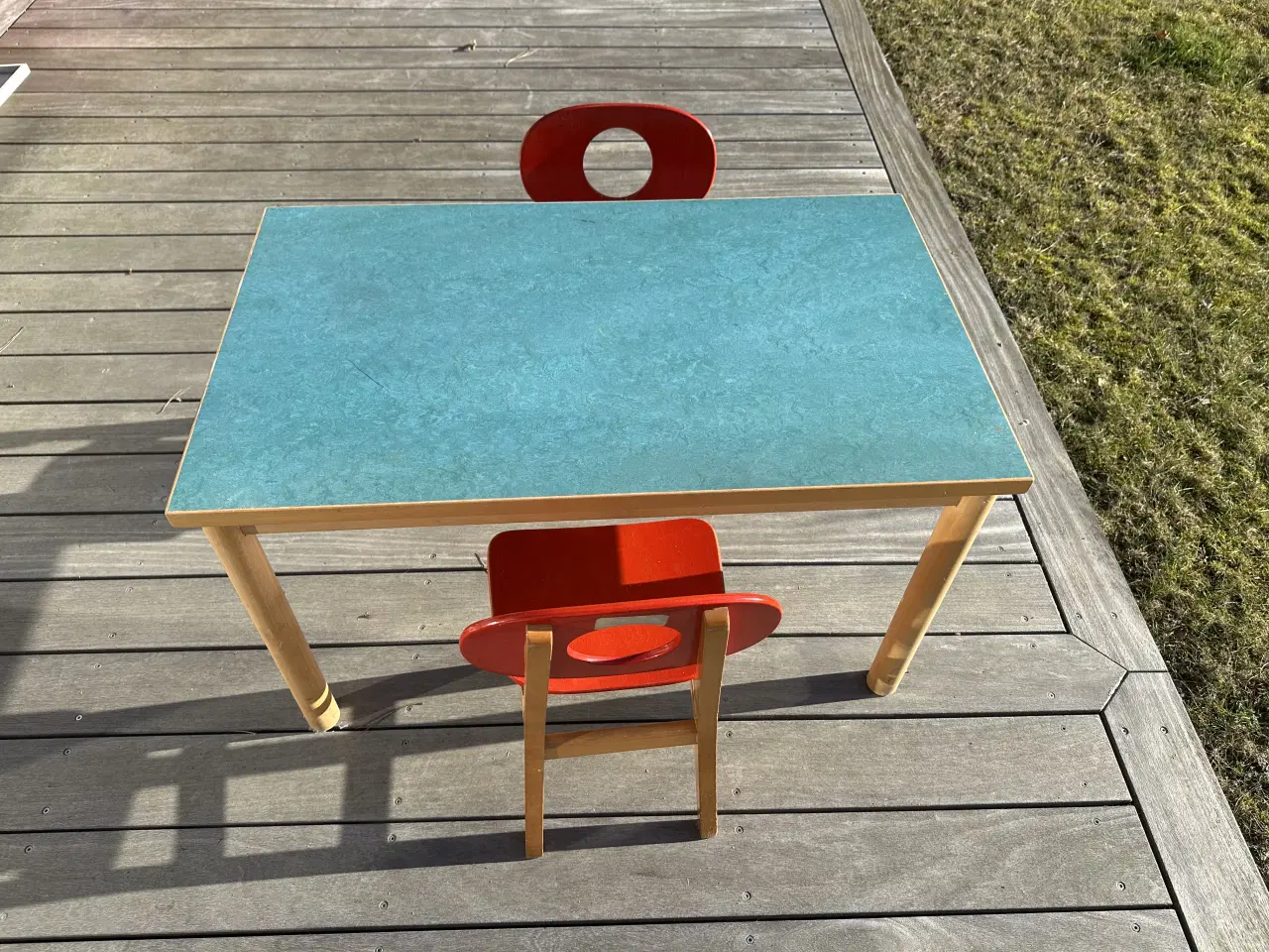 Billede 1 - Leika Børnebord og Hukit børnestole