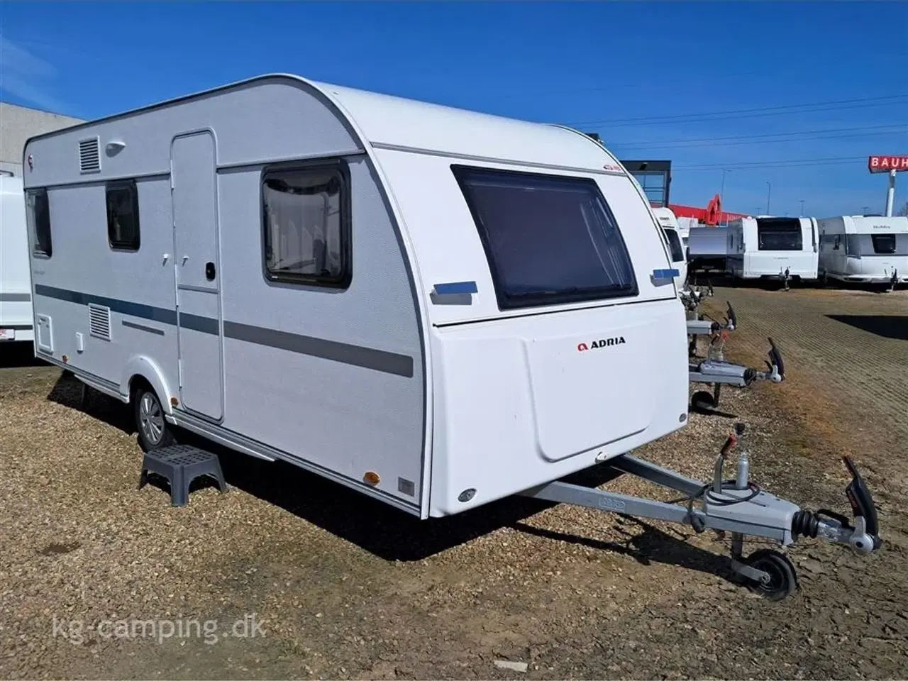 Billede 1 - 2022 - Adria Aviva 522 PT   Letvægtsvogn med 3 køjer og Isabella Sun Shine Plus solsejl