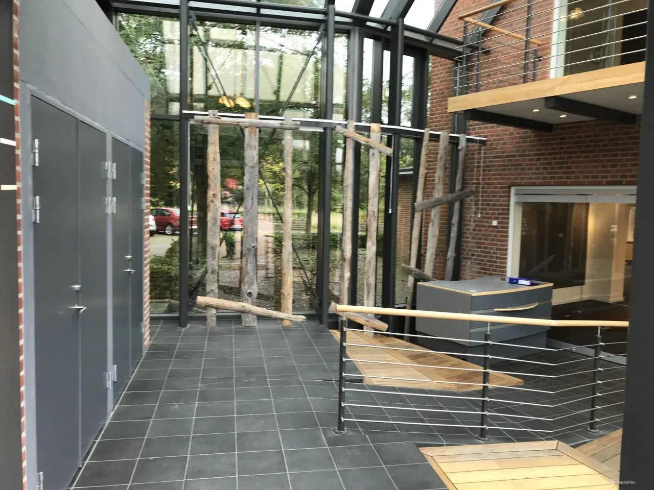 Billede 3 - Mondæn kontorbygning på central torveplads langs Å