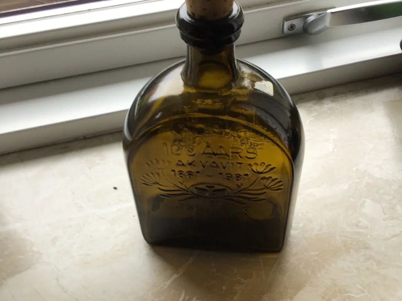 Billede 1 - 100års akvavit flaske