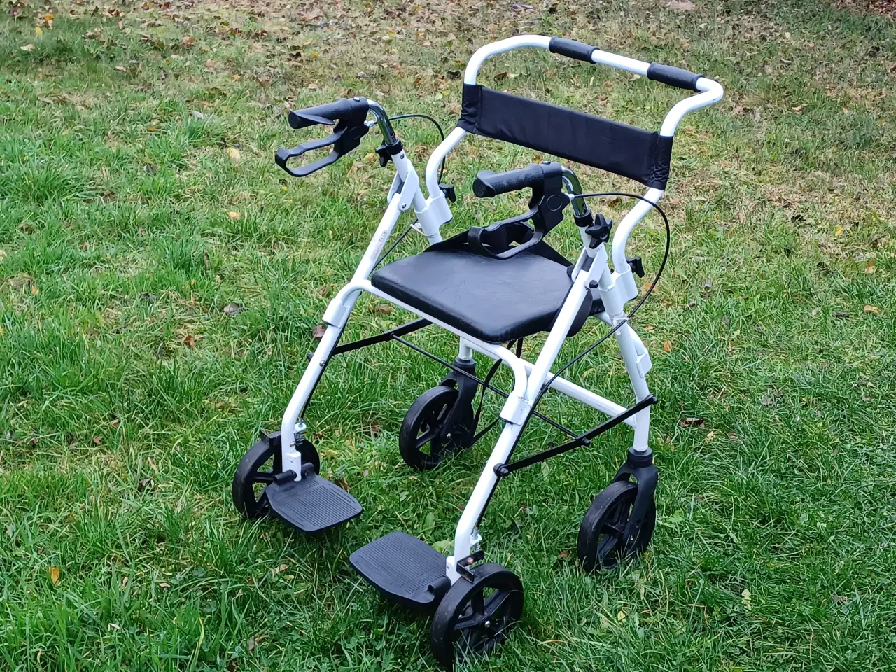 Billede 1 - Rollator / Kørestol. Model: Madrid 2-i-1
