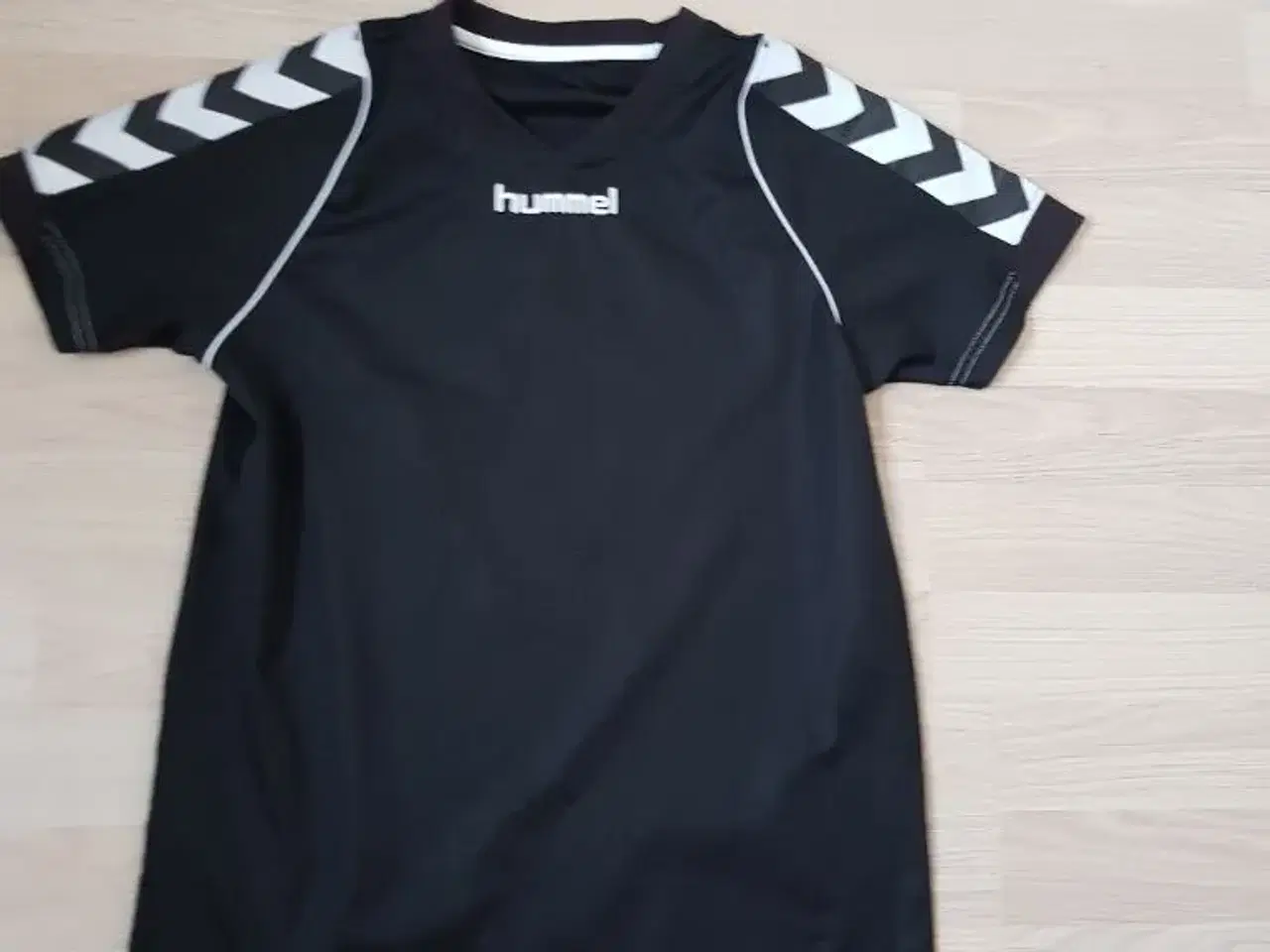 Billede 1 - Hummel sports T-shirt