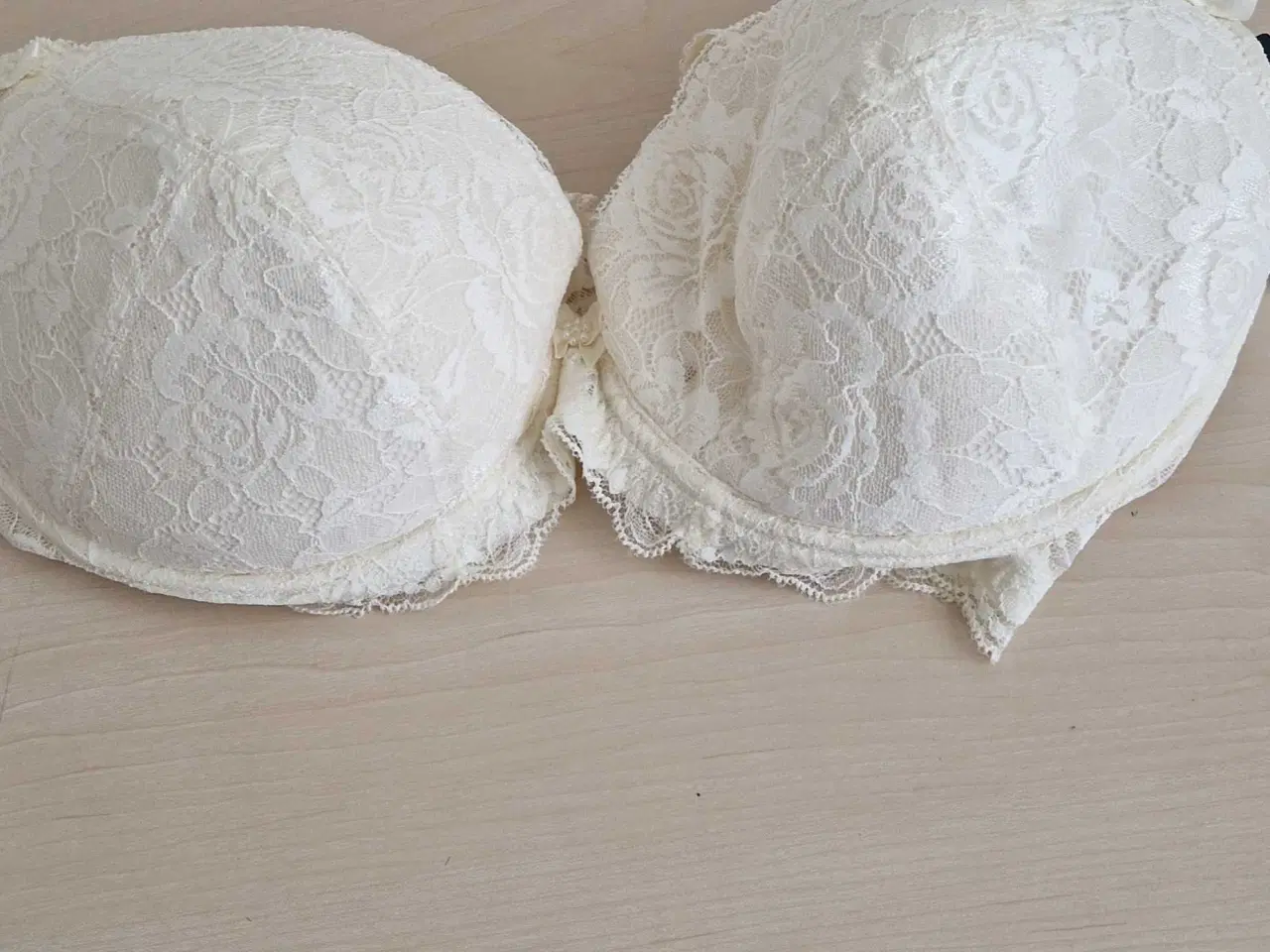 Billede 1 - Push up bh fra Change