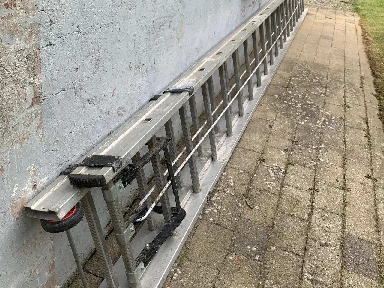 Billede 1 - Hejsestige, 2-delt, med lås og næsehjul