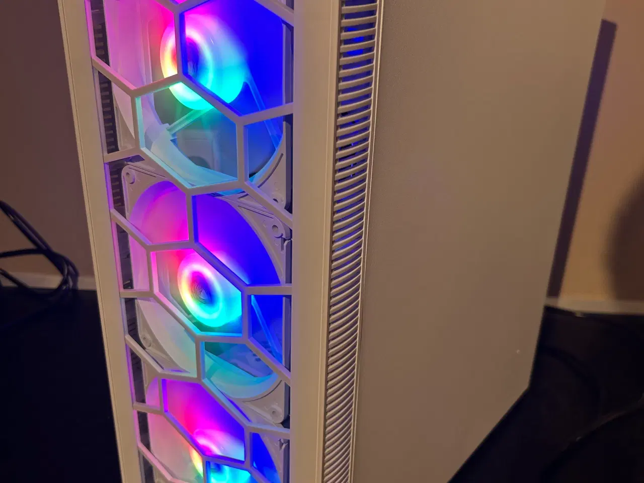 Billede 4 - 🔥 Hvid Gamer-PC | Ryzen 7 3700X (4.4 GHz) + RX 57