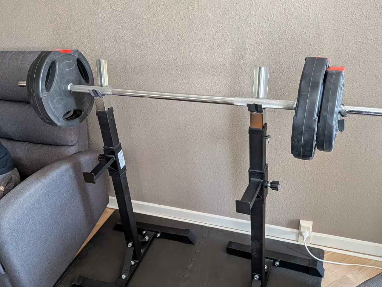 Billede 1 - Vægtstang med vægte stativ og måtter