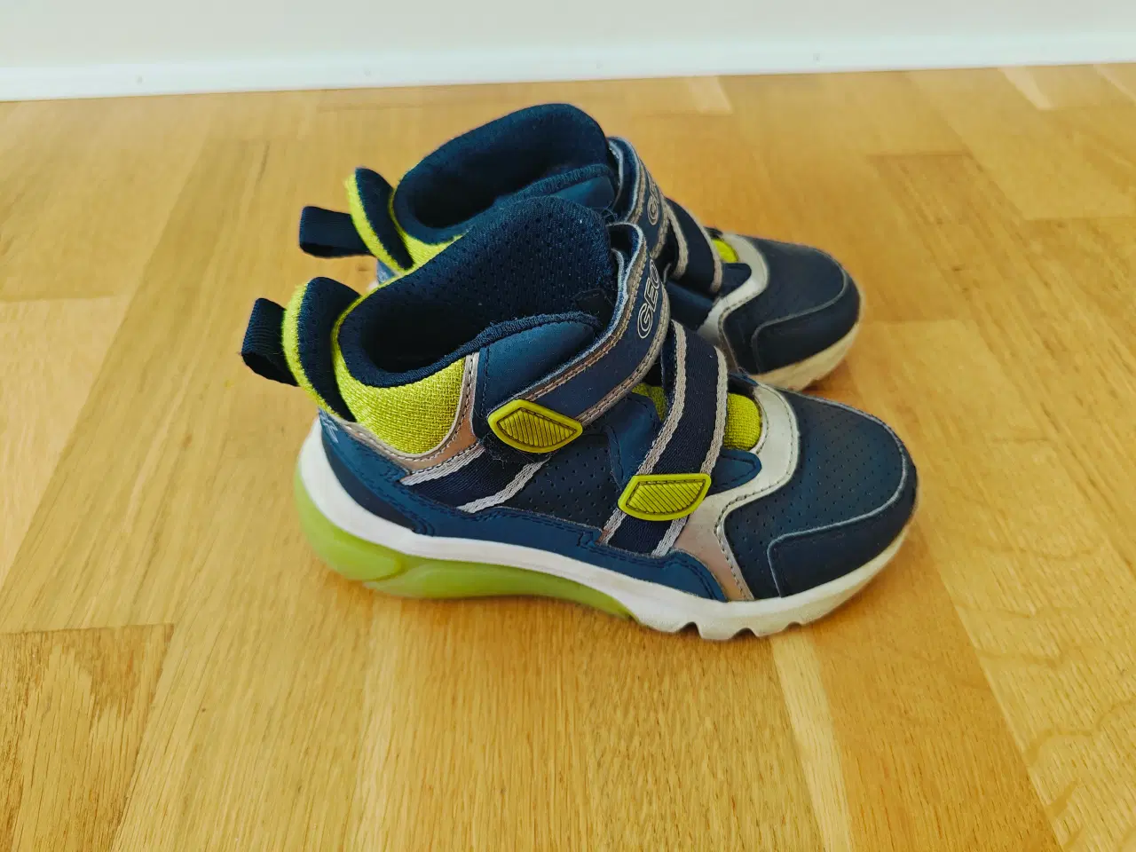 Billede 2 - Geox Drenge blinke sko med høj kant str. 27.