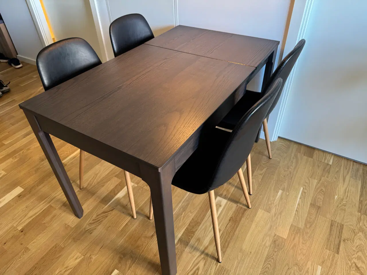 Billede 2 - EKEDALEN Spisebord m. Udtræk & Jonstrup stole