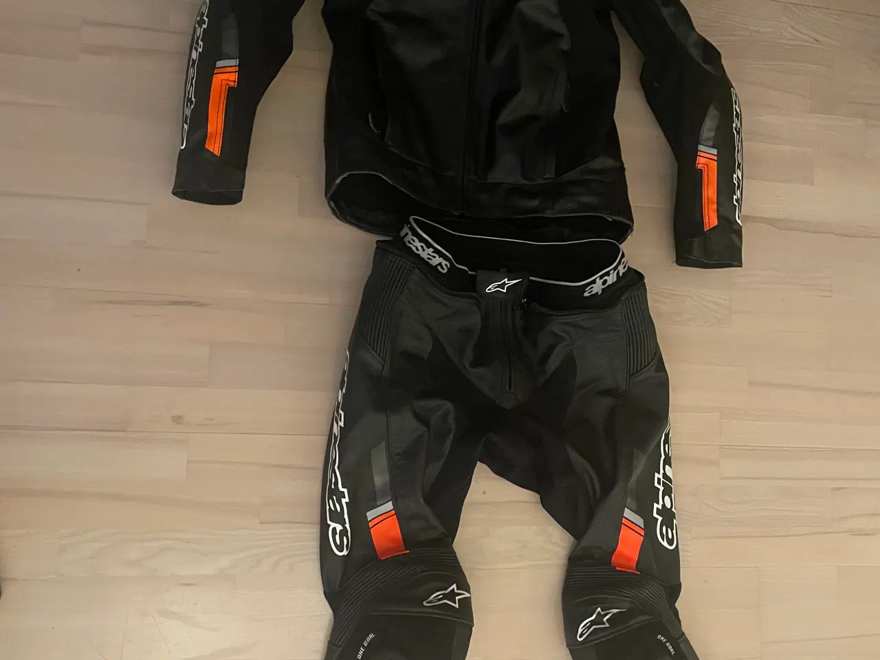 Billede 1 - Alpinestars læderdragt 2 delt 