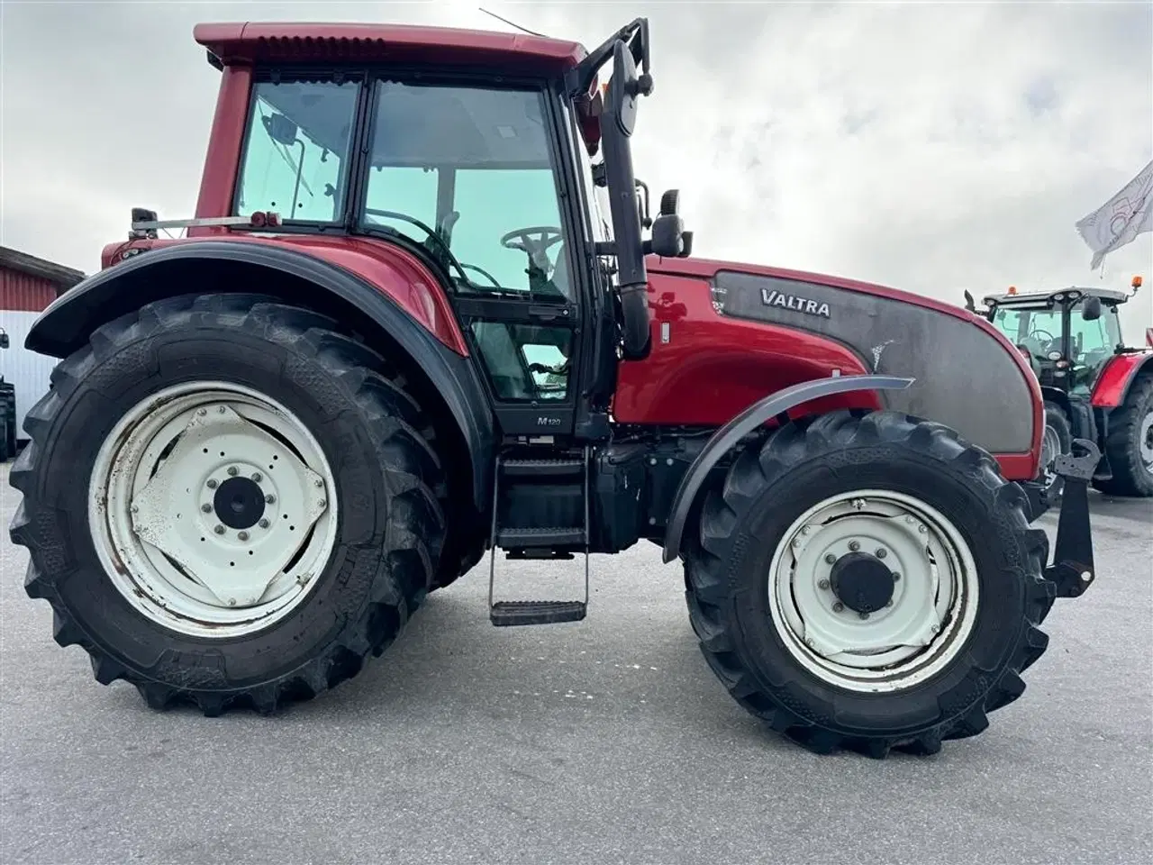 Billede 9 - Valtra M120 KUN 3800 TIMER OG NÆSTEN NYE DÆK!