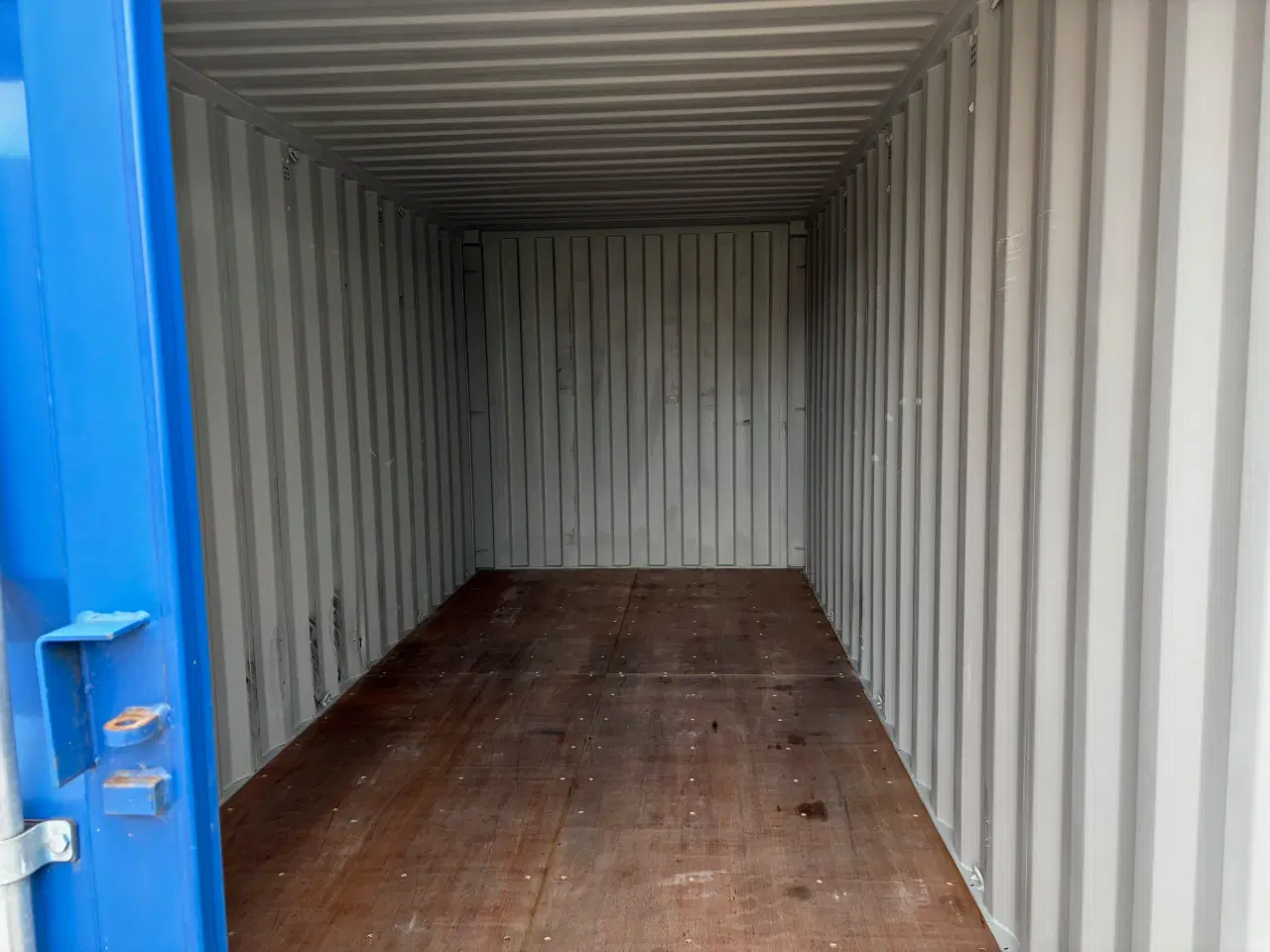 Billede 2 - TILBUD TILBUD 20 fods Container med småbuler. Ral: