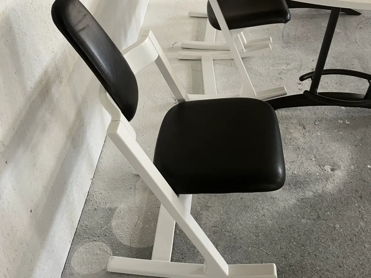 Billede 3 - Stokke spisebord og 6 stole 