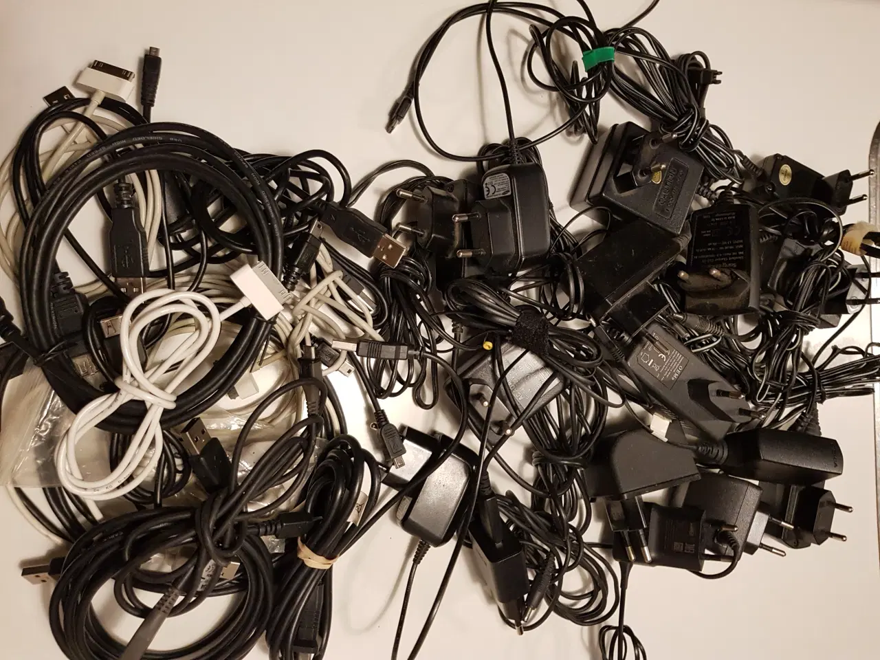 Billede 1 - Netdele 14stk & ledninger 16stk