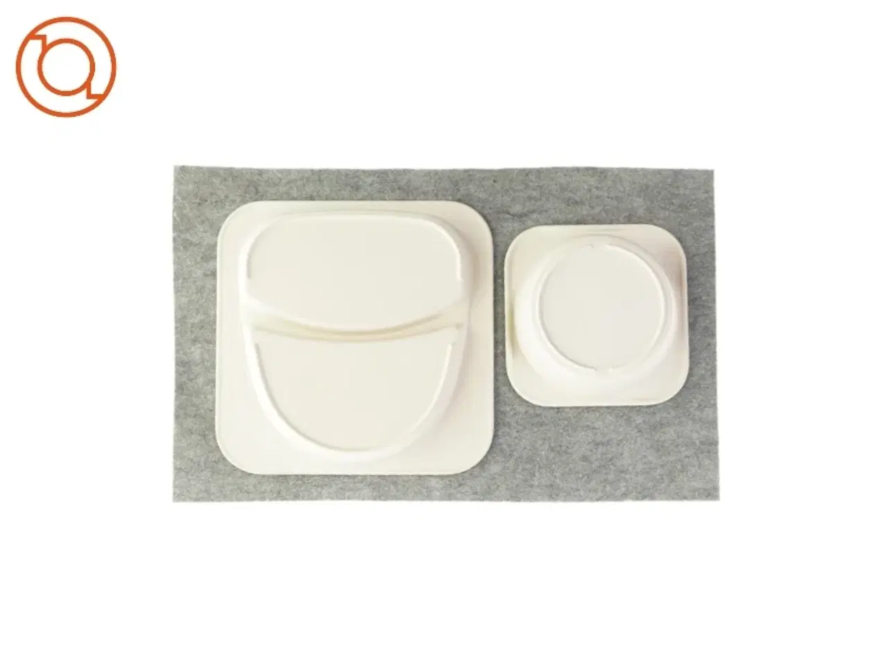 Billede 2 - Sæt med skål og tallerken fra Ukendt (str. LB:21x21 LB:14x14)