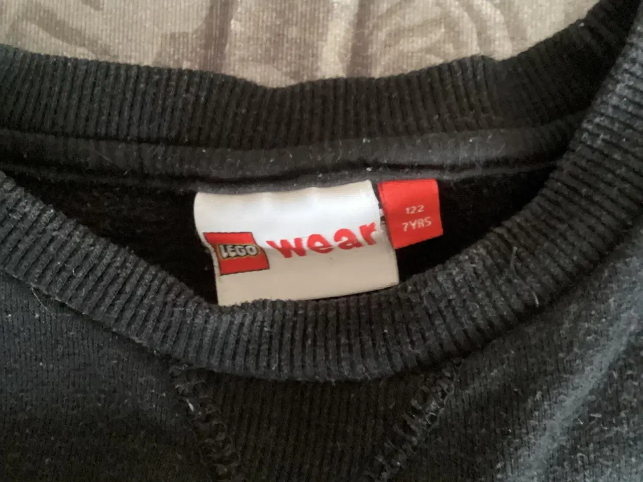 Billede 2 - Sort bluse fra Lego Wear