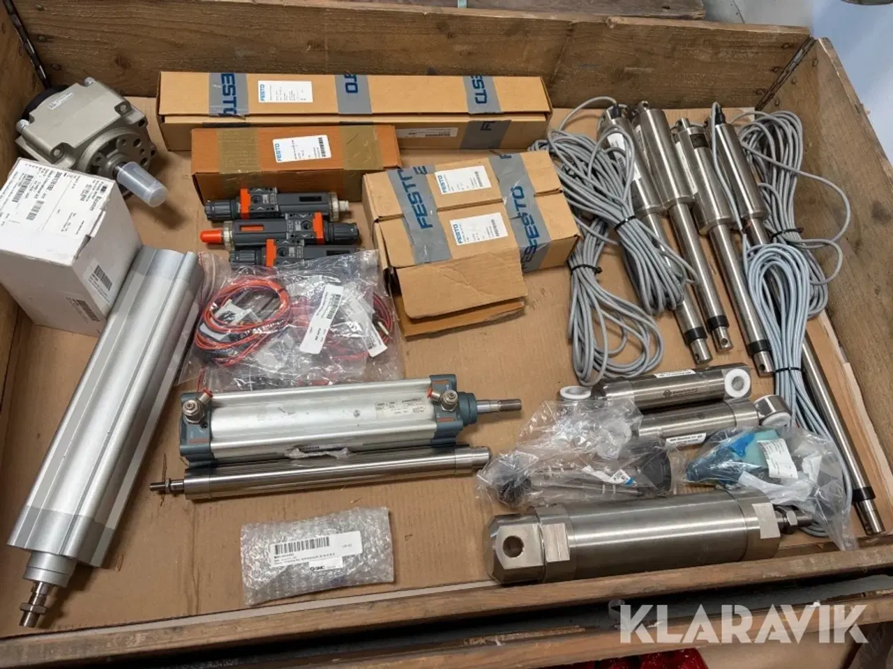 Billede 3 - Lot - aktuatorer, cylindre, motor og øvrigt - 1 palle